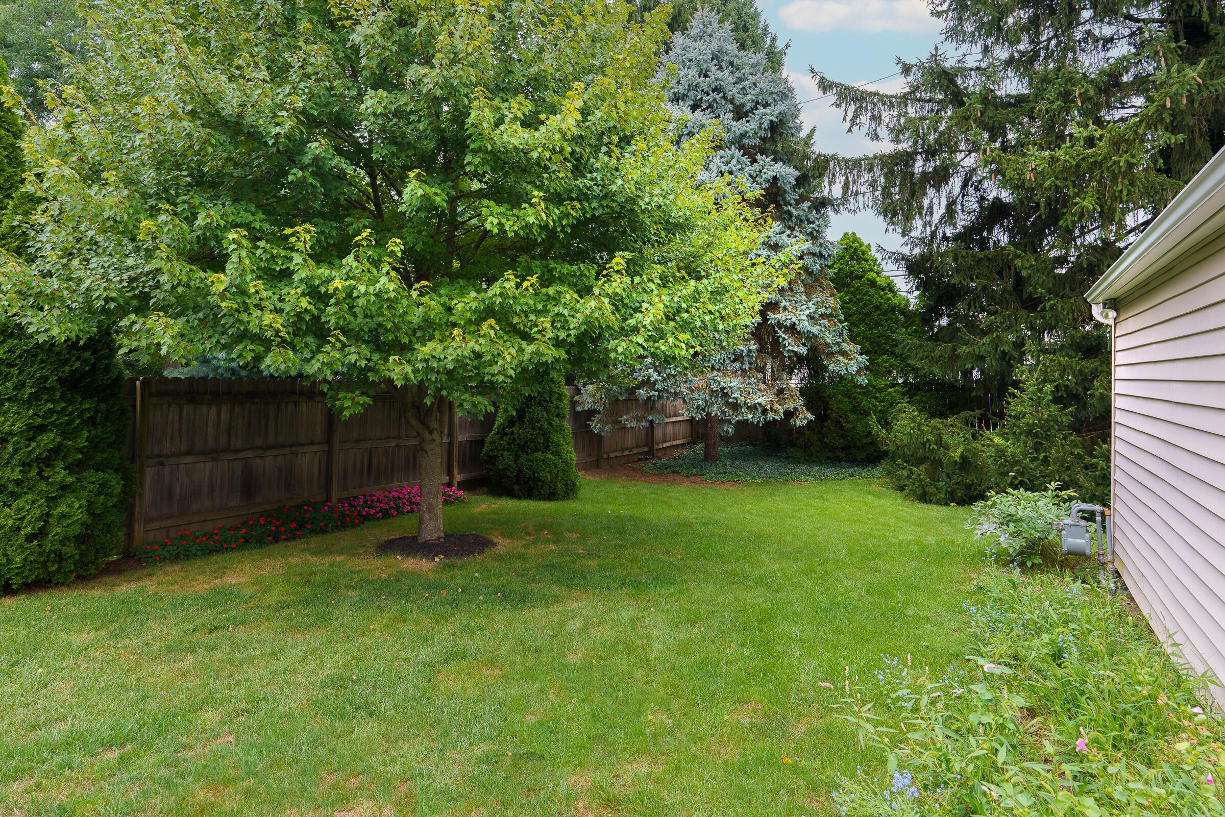 60 Sheffield Road Columbus, OH 43214 - Photo 4 of 38 Fenced backyard offers a private setting in a coveted neighborhood.