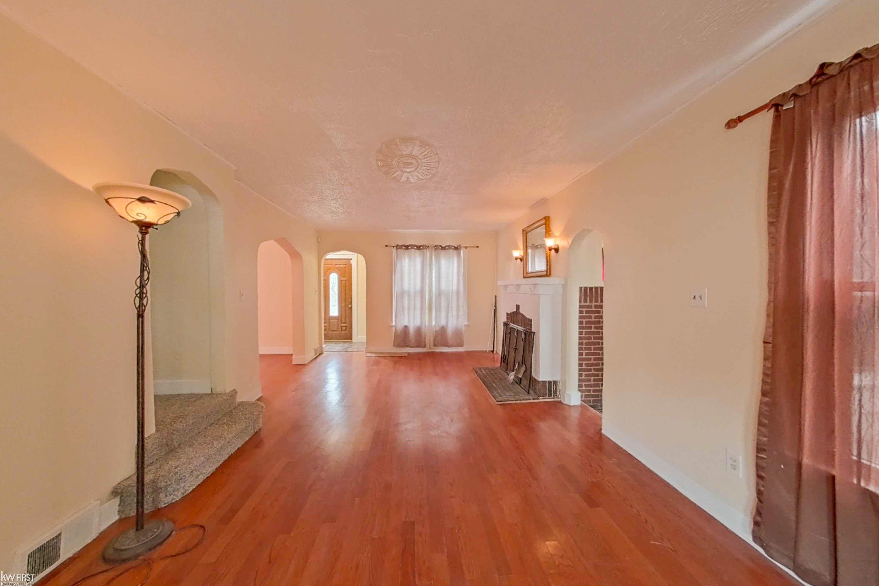 48 East Iroquois Road Pontiac, MI 48341 - Photo 6 of 52