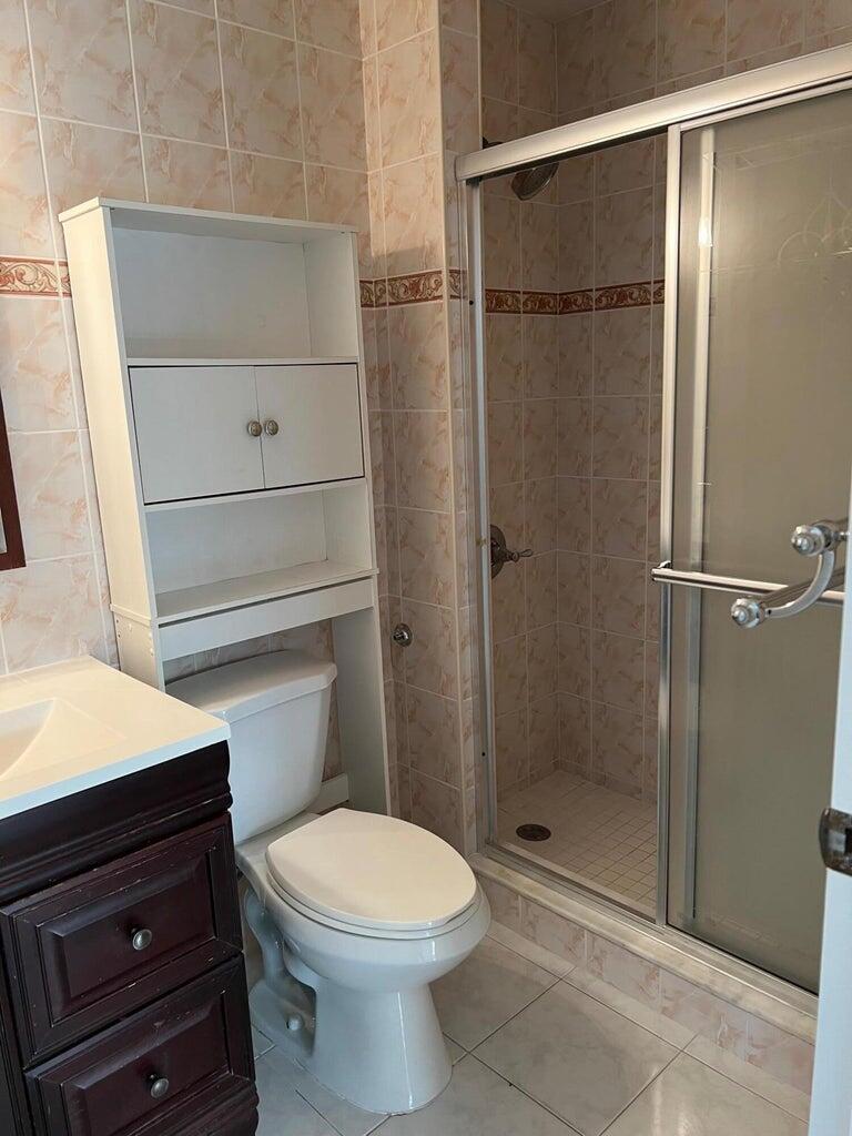 371 Flanders South, Unit 371 Delray Beach, FL 33484 - Photo 12 of 17 a bathroom with a shower a toilet and a sink