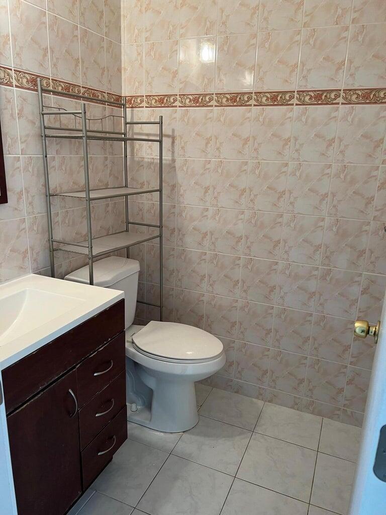 371 Flanders South, Unit 371 Delray Beach, FL 33484 - Photo 10 of 17 a bathroom with a toilet sink and shower