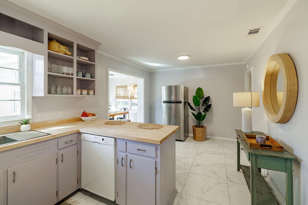 467 Diamond Hill Colbert Road Colbert, GA 30628 - Photo 16 of 50 a room with a sink a mirror and cabinets