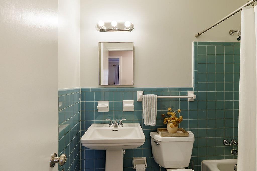 467 Diamond Hill Colbert Road Colbert, GA 30628 - Photo 32 of 50 a bathroom with a sink mirror and toilet