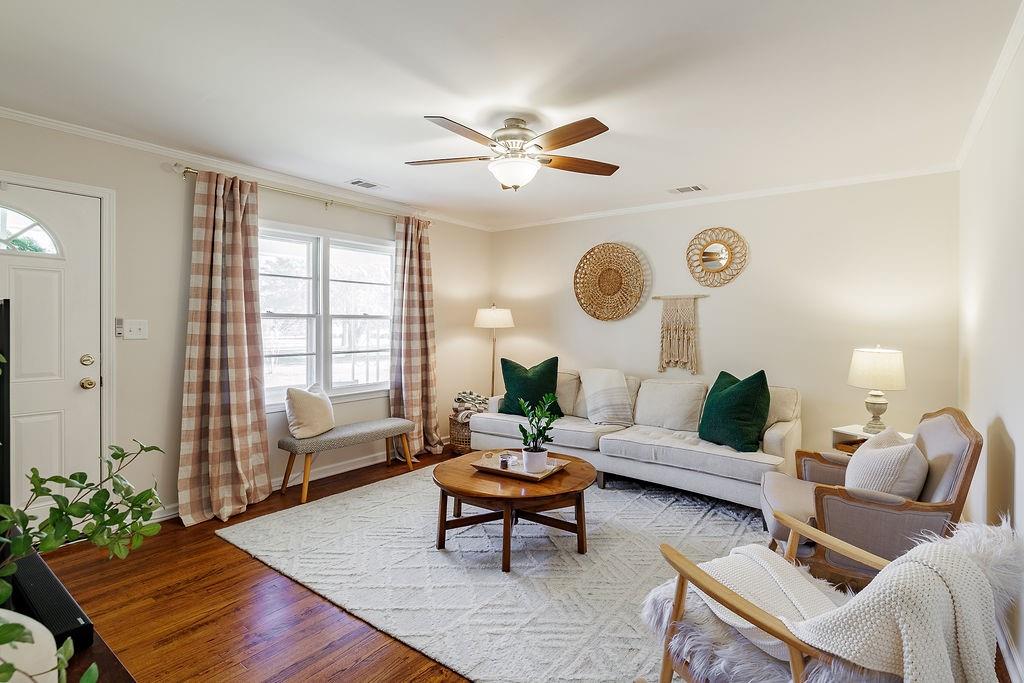 467 Diamond Hill Colbert Road Colbert, GA 30628 - Photo 6 of 50 a living room with furniture and a large window