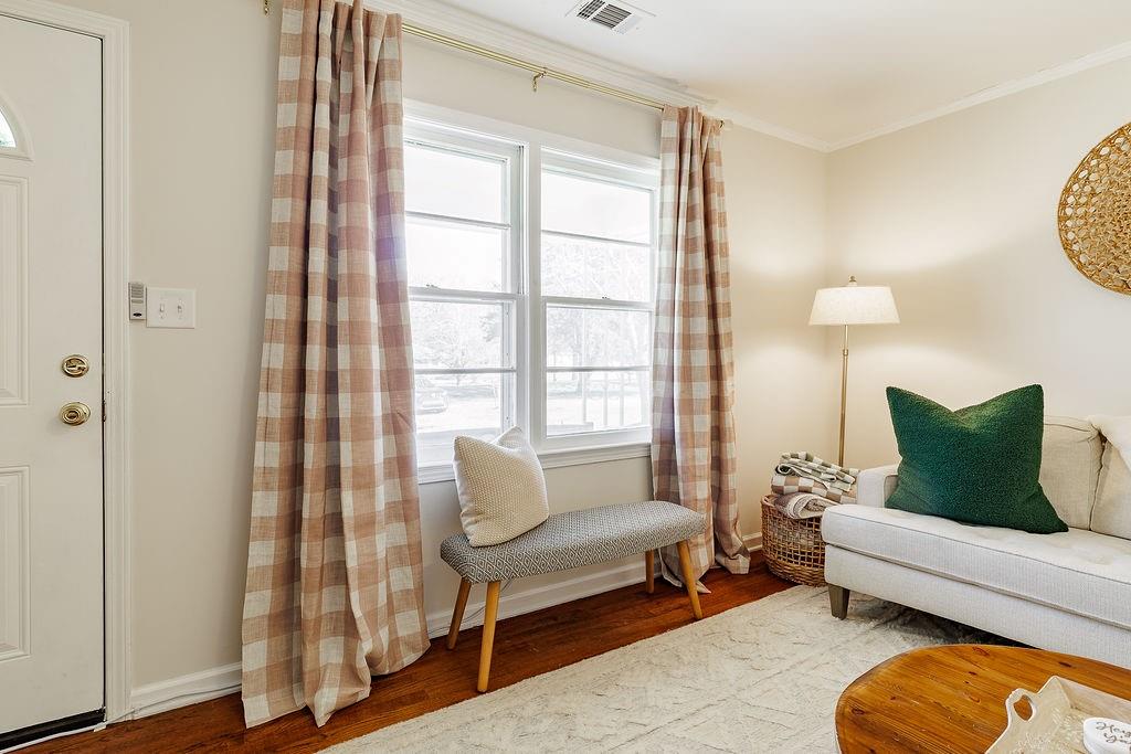 467 Diamond Hill Colbert Road Colbert, GA 30628 - Photo 8 of 50 a living room with furniture and a window
