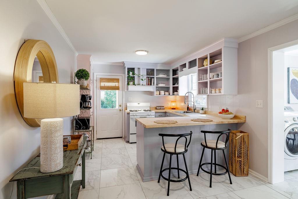 467 Diamond Hill Colbert Road Colbert, GA 30628 - Photo 9 of 50 a workspace with furniture and window