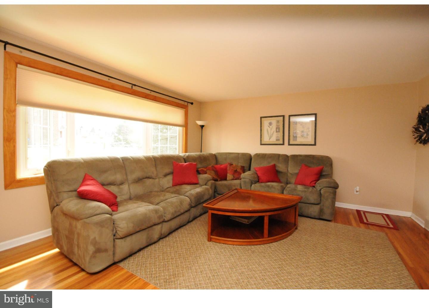 11702 Colman Road Philadelphia, PA 19154 - Photo 3 of 19 Gallery Image 3