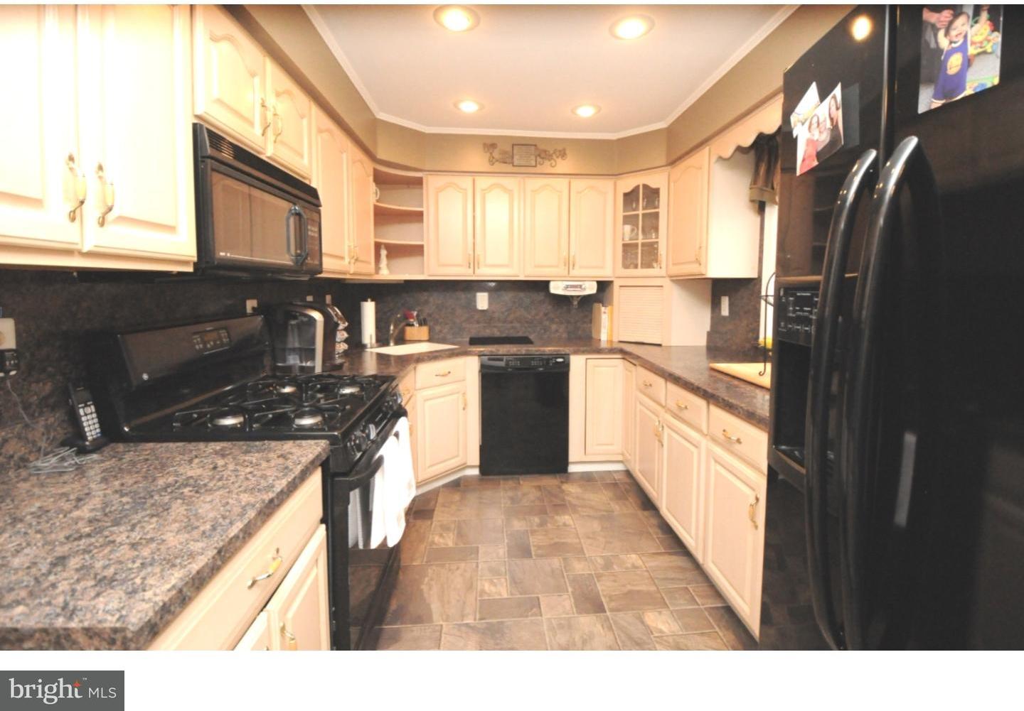 11702 Colman Road Philadelphia, PA 19154 - Photo 7 of 19 Gallery Image 7