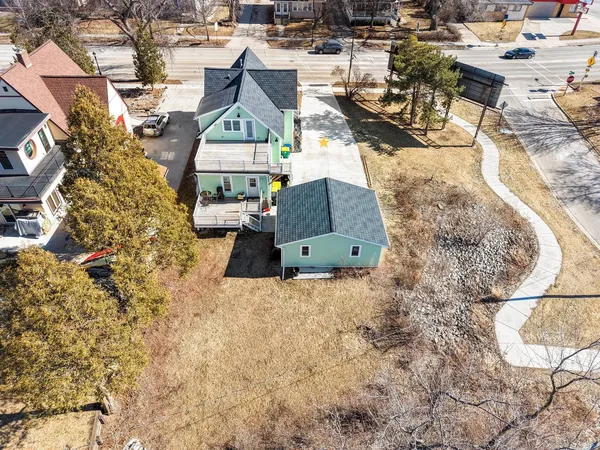 $430,000 | 1222 South Monroe Avenue, Green Bay, WI 54301