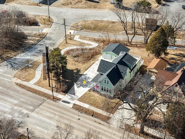 $430,000 | 1222 South Monroe Avenue, Green Bay, WI 54301