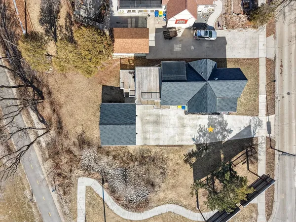 $430,000 | 1222 South Monroe Avenue, Green Bay, WI 54301
