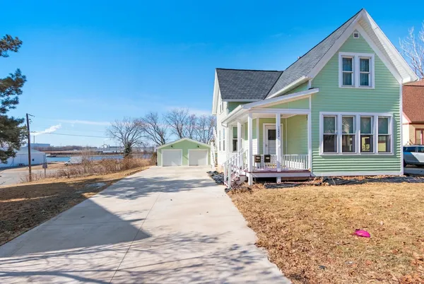 $430,000 | 1222 South Monroe Avenue, Green Bay, WI 54301