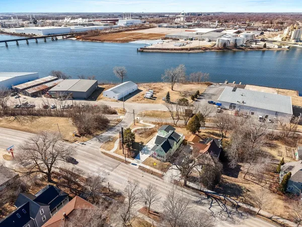 $430,000 | 1222 South Monroe Avenue, Green Bay, WI 54301
