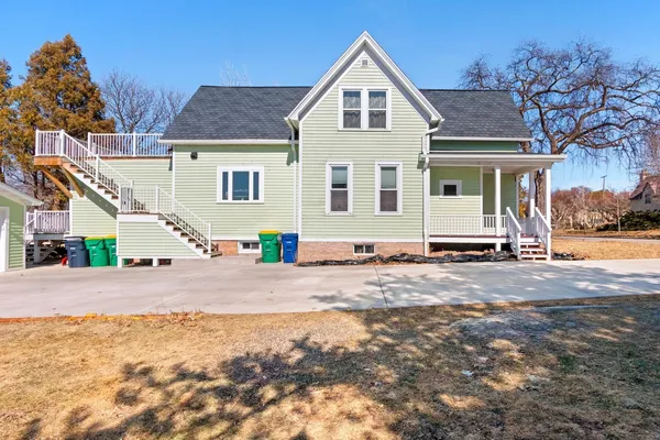 $430,000 | 1222 South Monroe Avenue, Green Bay, WI 54301