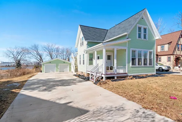 $430,000 | 1222 South Monroe Avenue, Green Bay, WI 54301