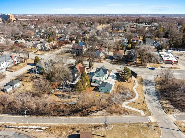 $430,000 | 1222 South Monroe Avenue, Green Bay, WI 54301