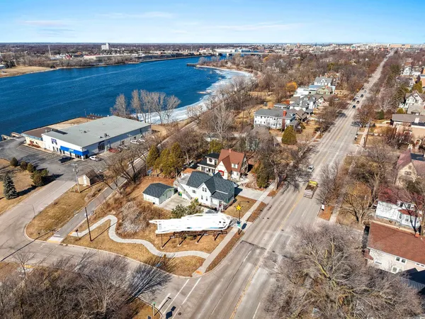 $430,000 | 1222 South Monroe Avenue, Green Bay, WI 54301