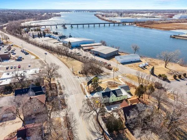 $430,000 | 1222 South Monroe Avenue, Green Bay, WI 54301