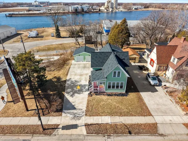 $430,000 | 1222 South Monroe Avenue, Green Bay, WI 54301