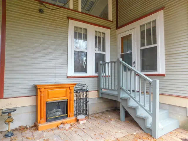 a view of entrance door of the house