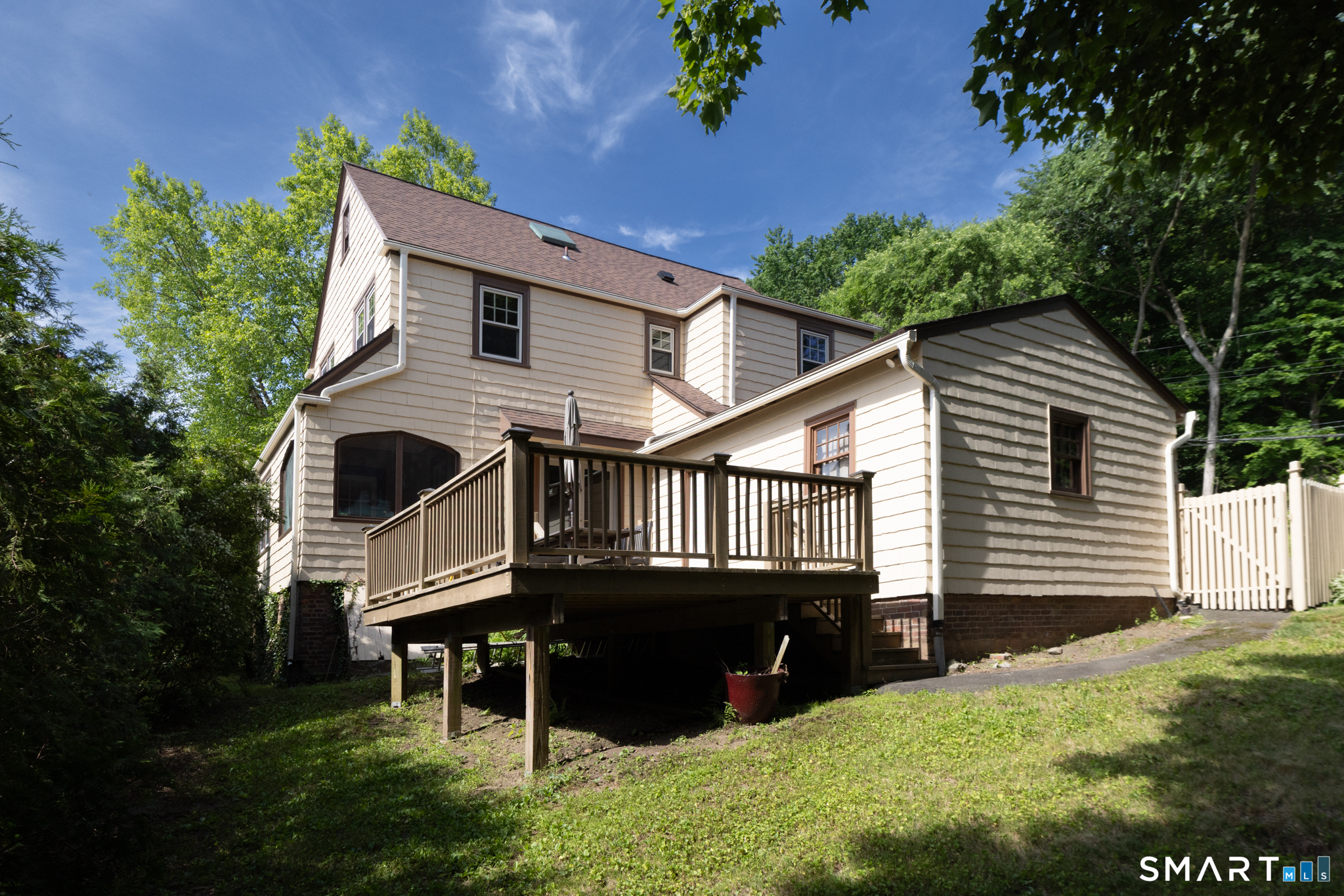 127 Roger Road New Haven, CT 06515 - Photo 6 of 40