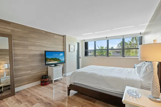 $449,000 | 800 Jeffery Street, Unit 211, Boca Raton, FL 33487