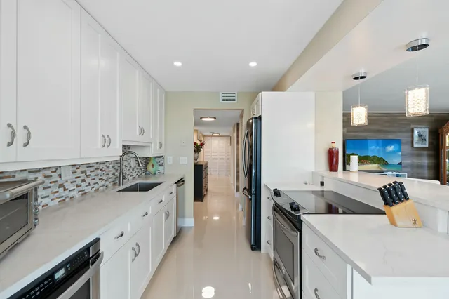 $449,000 | 800 Jeffery Street, Unit 211, Boca Raton, FL 33487