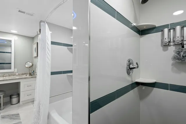 $449,000 | 800 Jeffery Street, Unit 211, Boca Raton, FL 33487