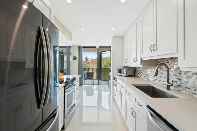 $449,000 | 800 Jeffery Street, Unit 211, Boca Raton, FL 33487