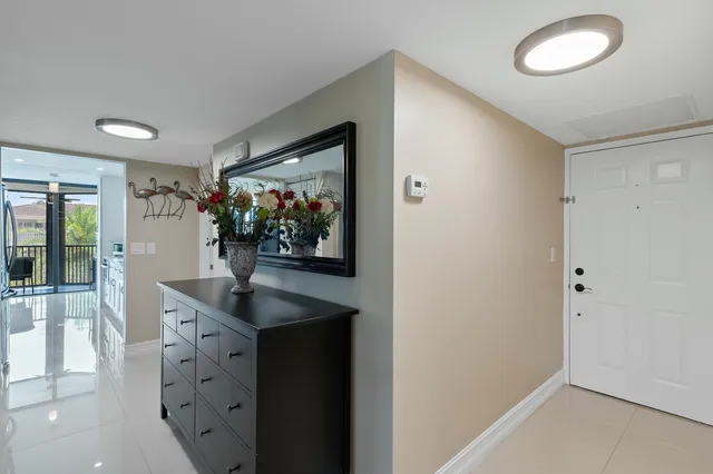 $449,000 | 800 Jeffery Street, Unit 211, Boca Raton, FL 33487