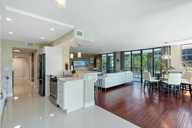 $449,000 | 800 Jeffery Street, Unit 211, Boca Raton, FL 33487
