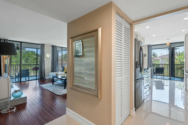 $449,000 | 800 Jeffery Street, Unit 211, Boca Raton, FL 33487