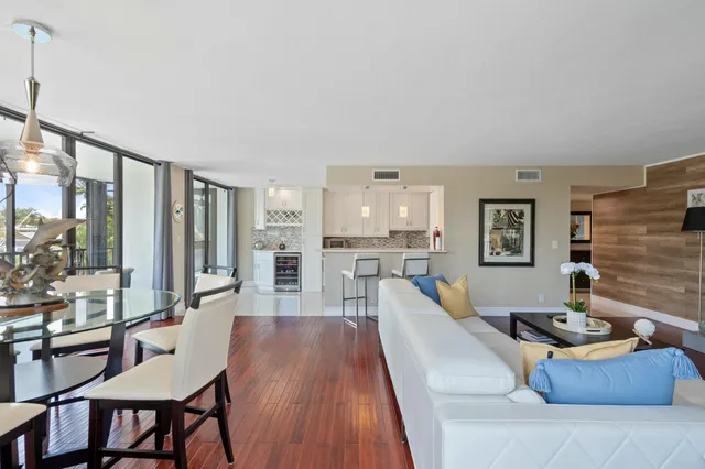 $449,000 | 800 Jeffery Street, Unit 211, Boca Raton, FL 33487