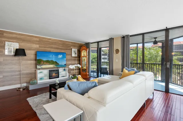 $449,000 | 800 Jeffery Street, Unit 211, Boca Raton, FL 33487