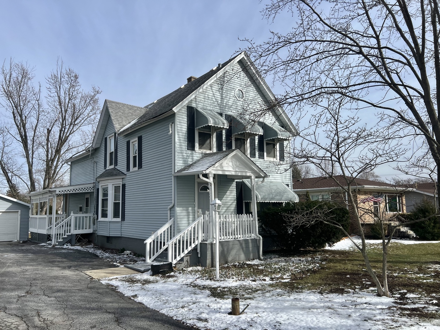 7113 Clarendon Hills Road Darien, IL 60561 - Photo 1 of 35 a front view of a house with garden