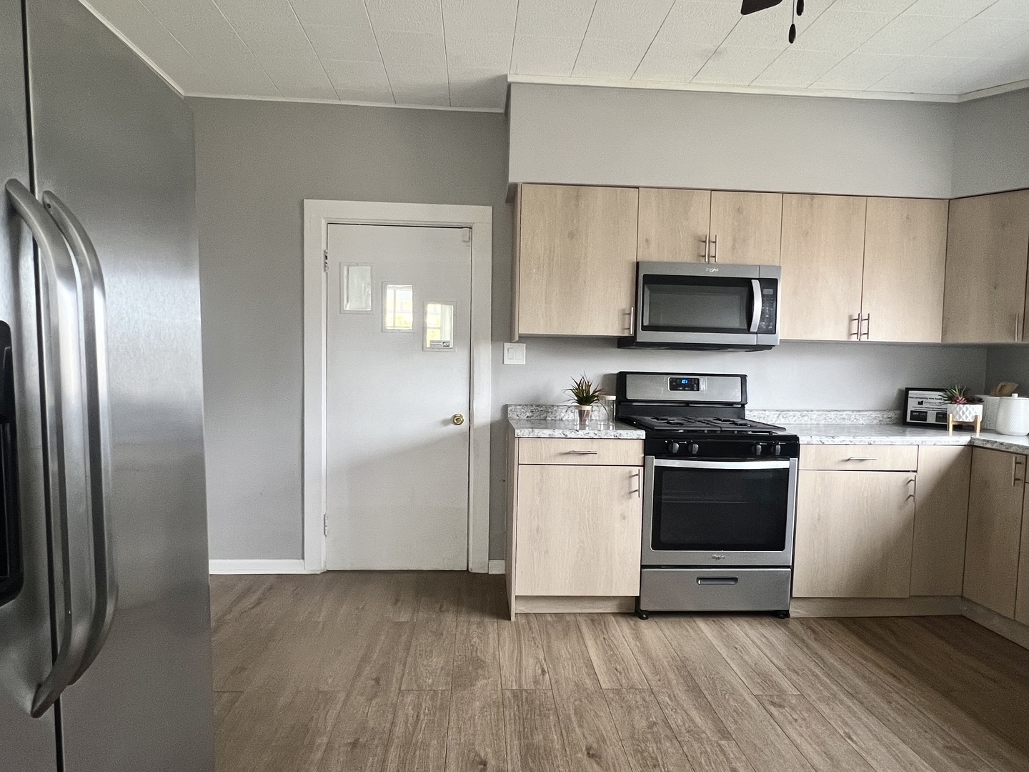 7113 Clarendon Hills Road Darien, IL 60561 - Photo 16 of 35