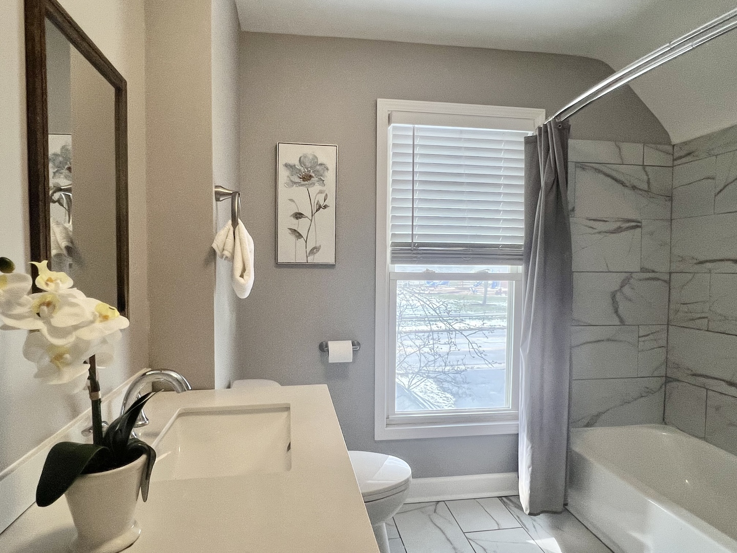 7113 Clarendon Hills Road Darien, IL 60561 - Photo 20 of 35 a bathroom with a tub sink and mirror