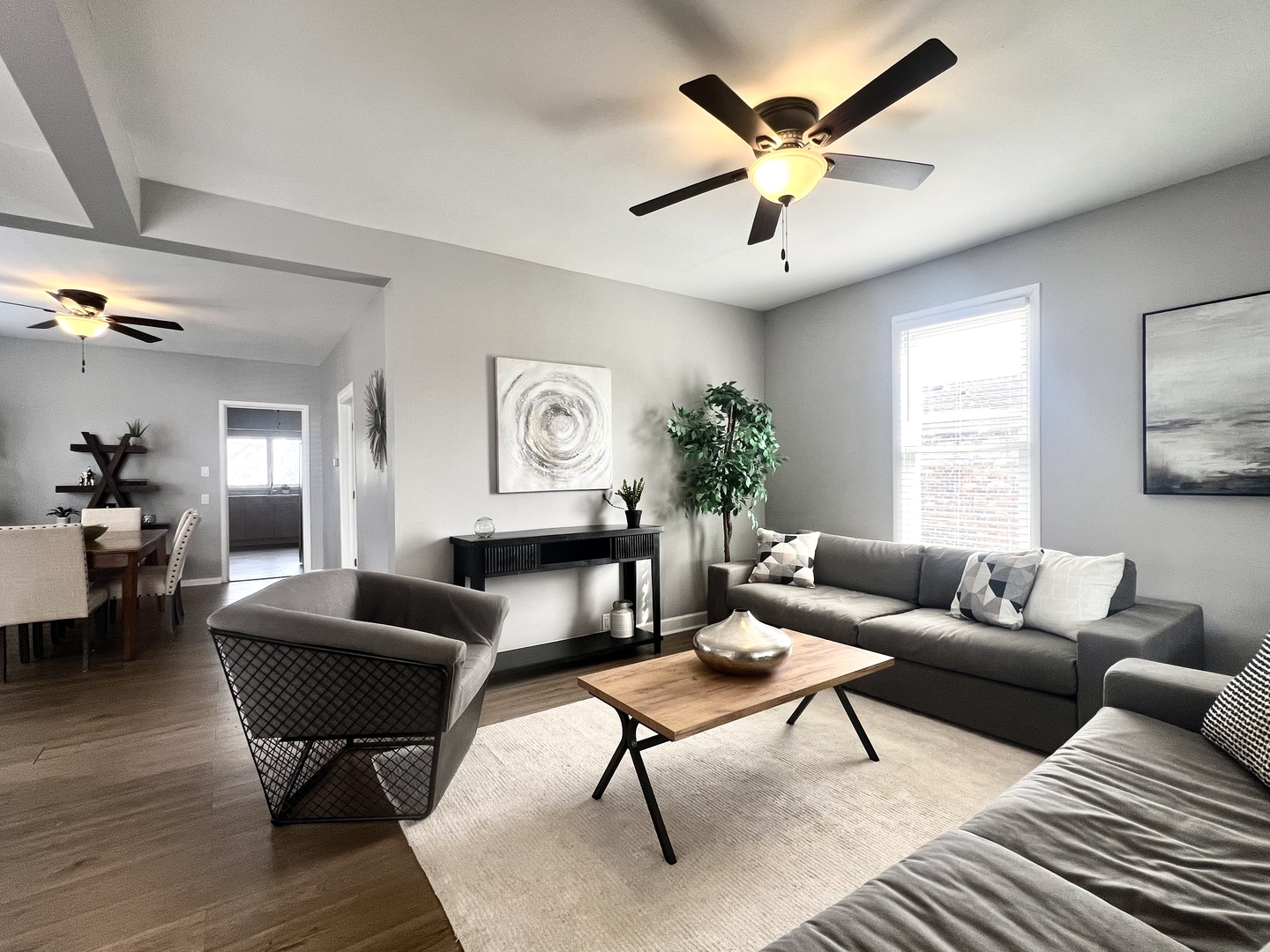 7113 Clarendon Hills Road Darien, IL 60561 - Photo 5 of 35 a living room with furniture