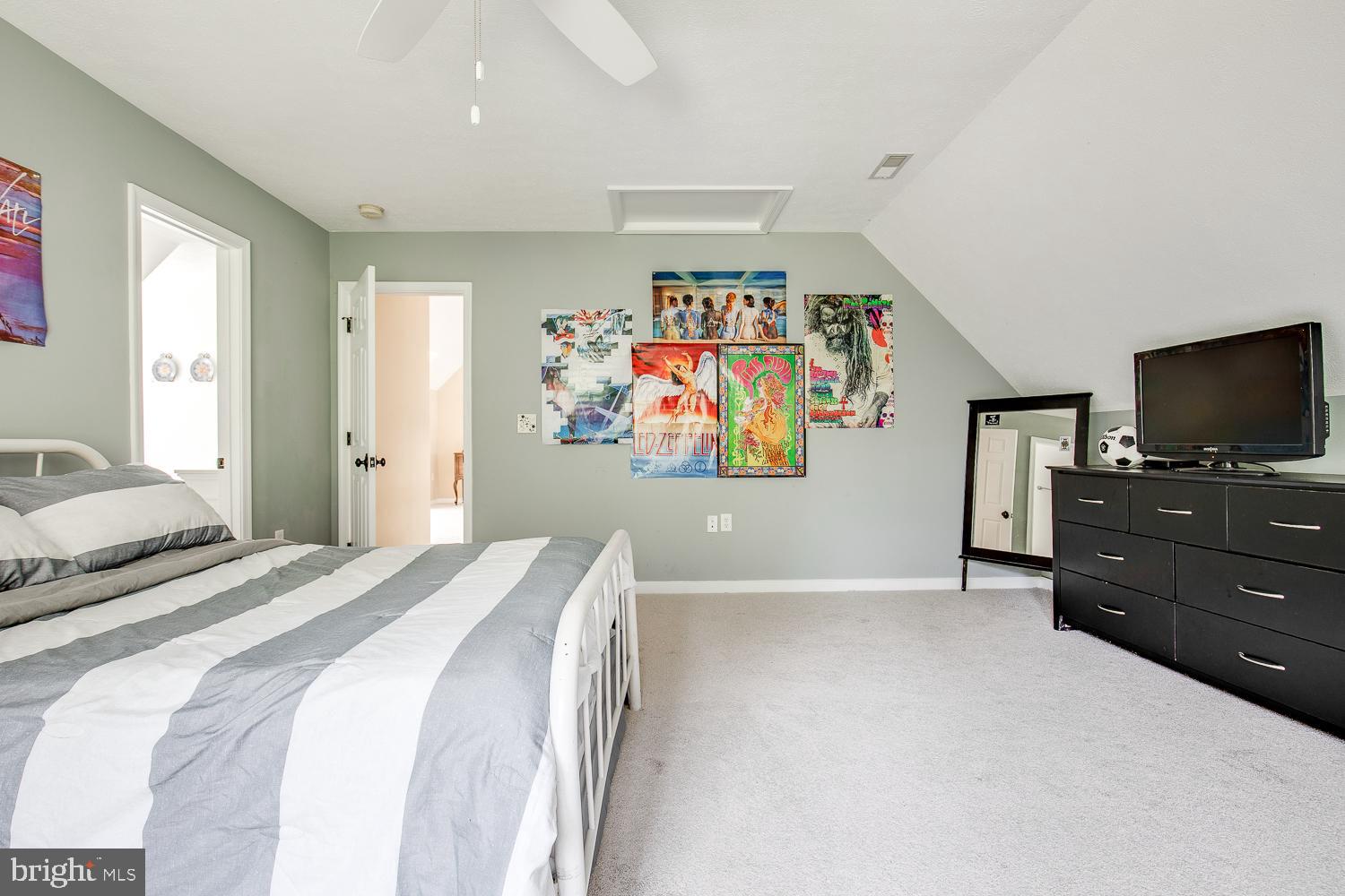 23210 Friendship Road Ruther Glen, VA 22546 - Photo 37 of 58 Large upstairs bedroom with ensuite bath