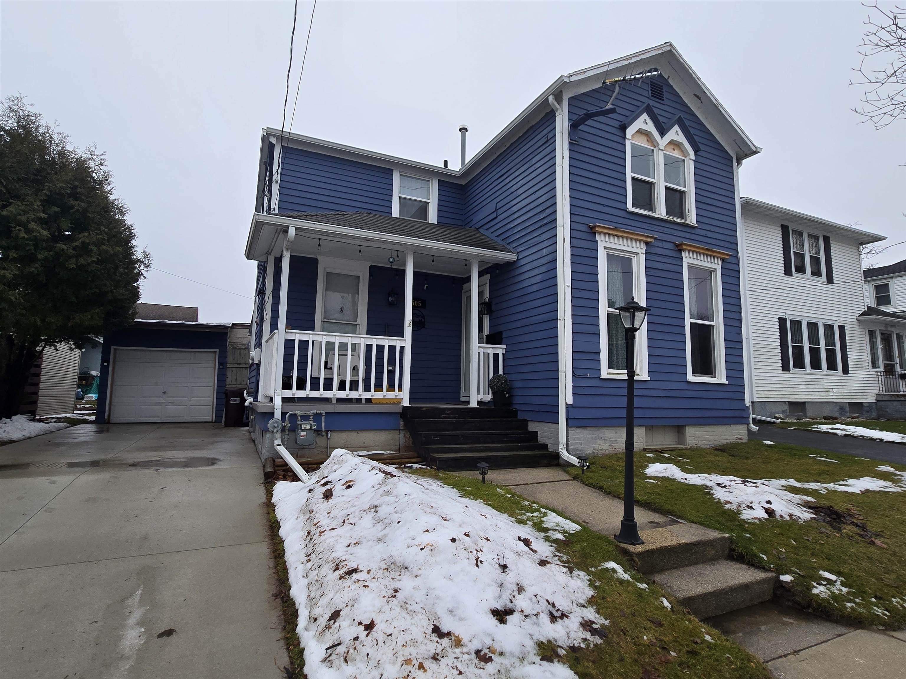 505 St Clair Street Manitowoc, WI 54220 - Photo 2 of 14