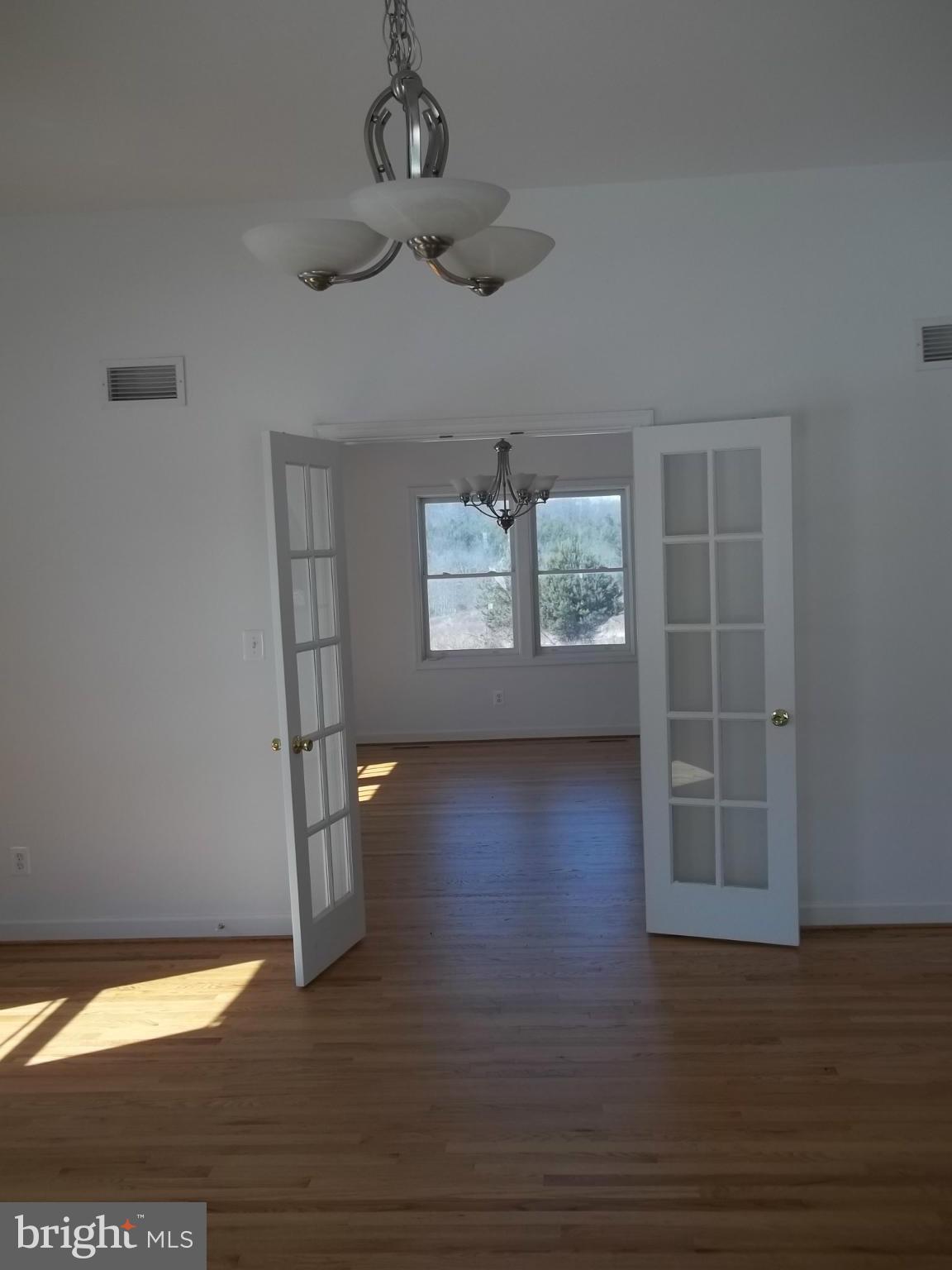 9546 Dr Perry Road Frederick, MD 21704 - Photo 8 of 14 Living Room