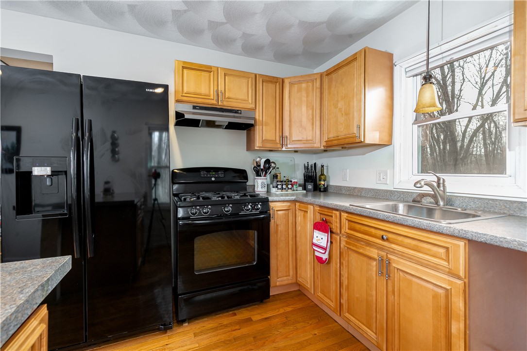 101 Lakeland Road Cranston, RI 02910 - Photo 3 of 22