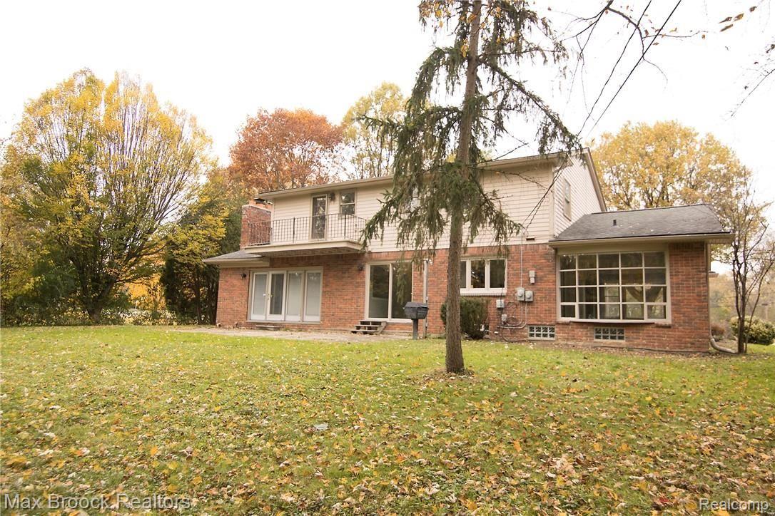 2731 West Wattles Road Troy, MI 48098 - Photo 35 of 38 Rt.side_backyard