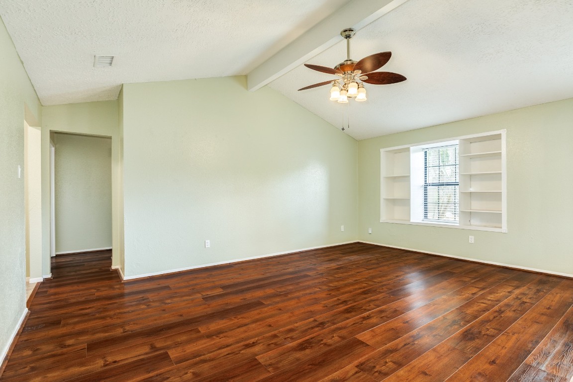 47 Wagon Ln Loop Angleton, TX 77515 - Photo 11 of 25