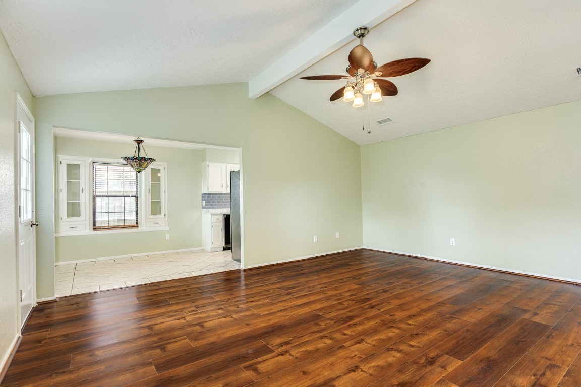 47 Wagon Ln Loop Angleton, TX 77515 - Photo 12 of 25