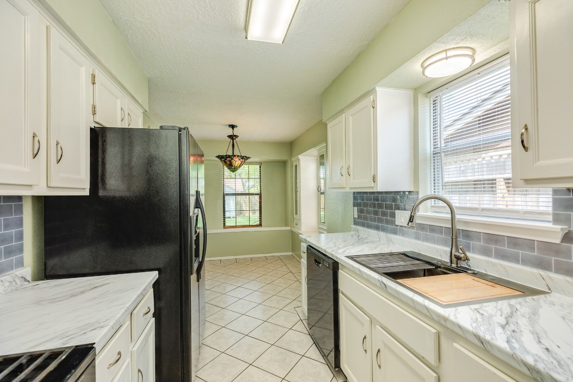 47 Wagon Ln Loop Angleton, TX 77515 - Photo 17 of 25