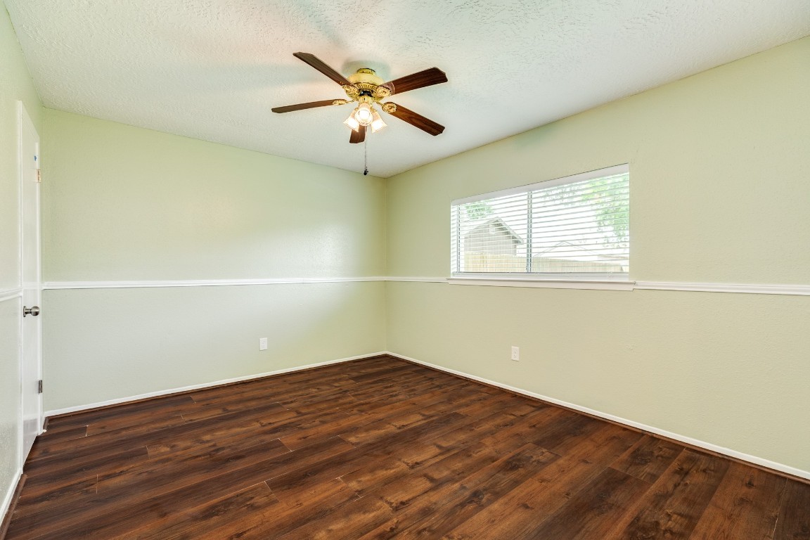 47 Wagon Ln Loop Angleton, TX 77515 - Photo 19 of 25