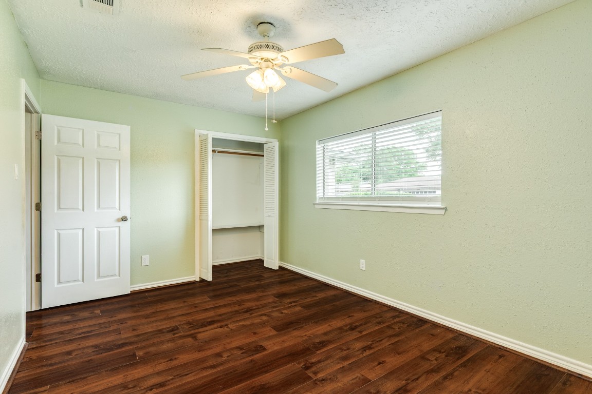 47 Wagon Ln Loop Angleton, TX 77515 - Photo 23 of 25