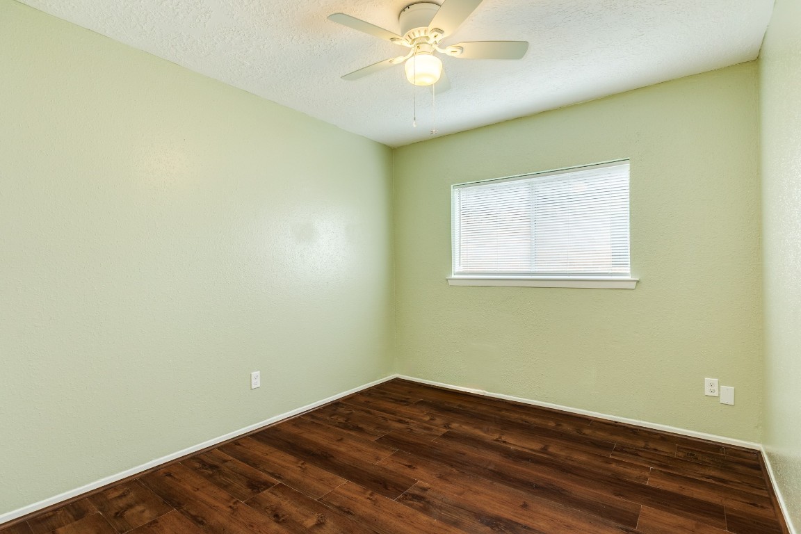47 Wagon Ln Loop Angleton, TX 77515 - Photo 24 of 25