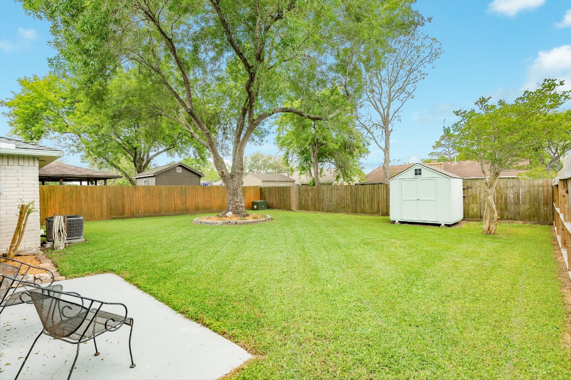 47 Wagon Ln Loop Angleton, TX 77515 - Photo 6 of 25