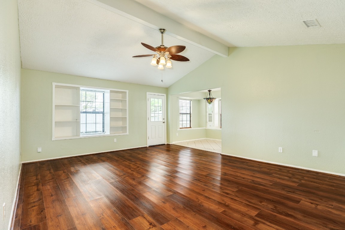 47 Wagon Ln Loop Angleton, TX 77515 - Photo 10 of 25